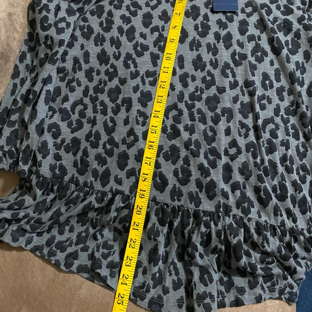 - Lucky Brand/ Leopard Long Sleeve Top - Picture 9 of 9